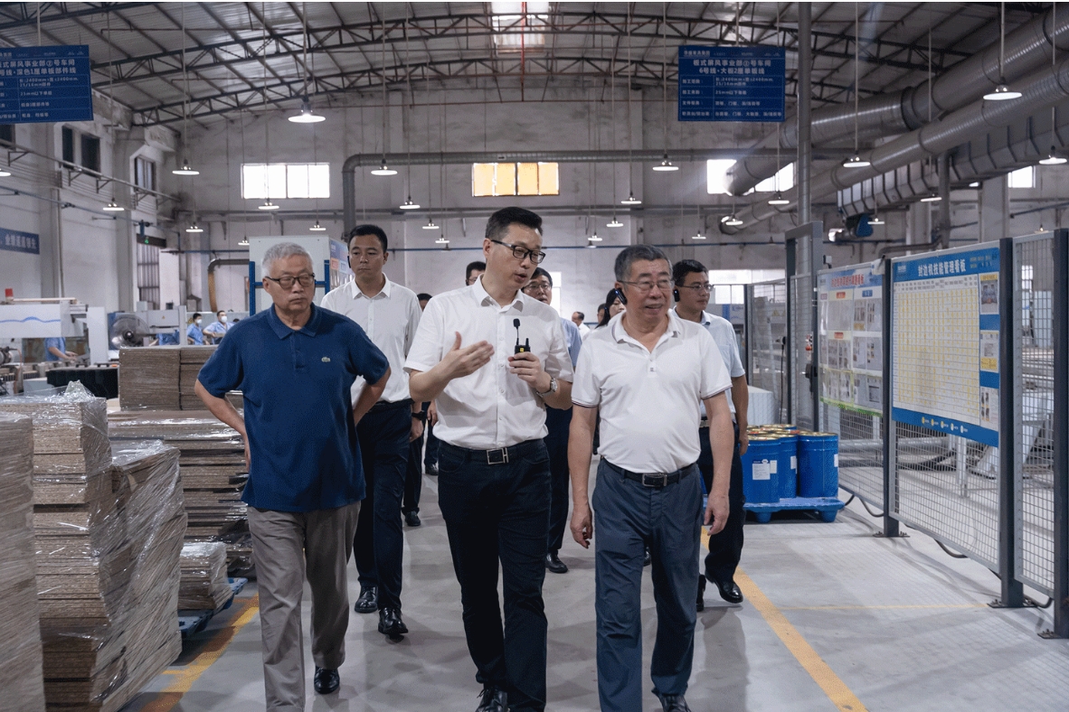 黑龙江省政府参事调研组一行领导到访华盛家具集团调研产业发展情况